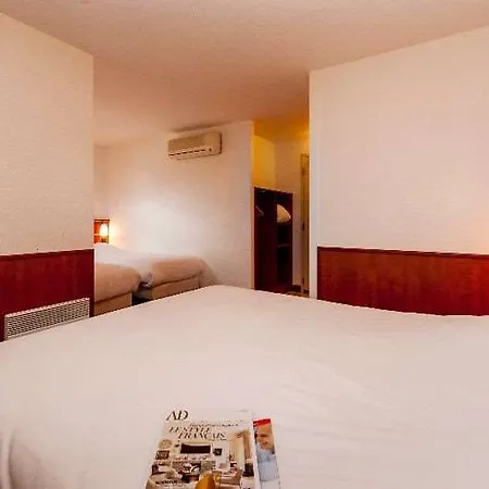 Hotel Brit'hotel Aquitaine 2*