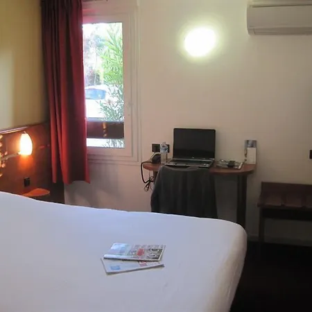 Hotel Brit'hotel Aquitaine 2*